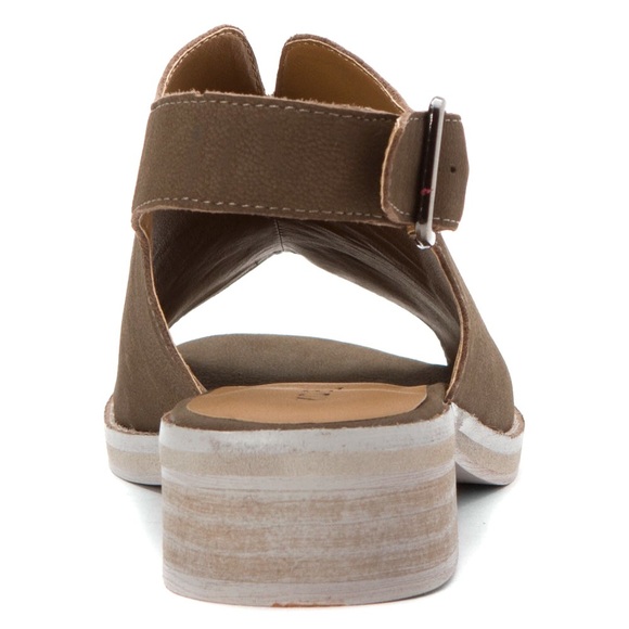 The Lake House Versatile Leather Slingback - Picture 4 of 4